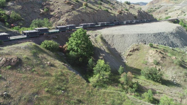 Elazığ’da yük treninin 5 vagonu raydan çıktı