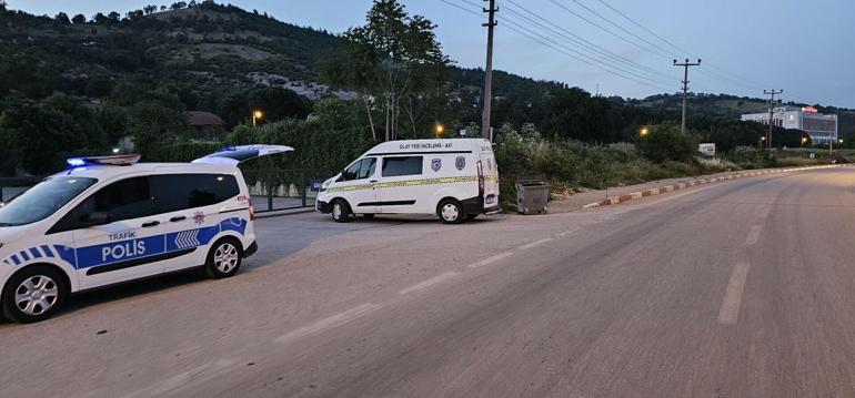 Çanakkale’de motosikletle refüjdeki trafik levhasına çarpan sürücü öldü