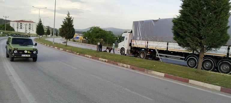 Çanakkale’de motosikletle refüjdeki trafik levhasına çarpan sürücü öldü