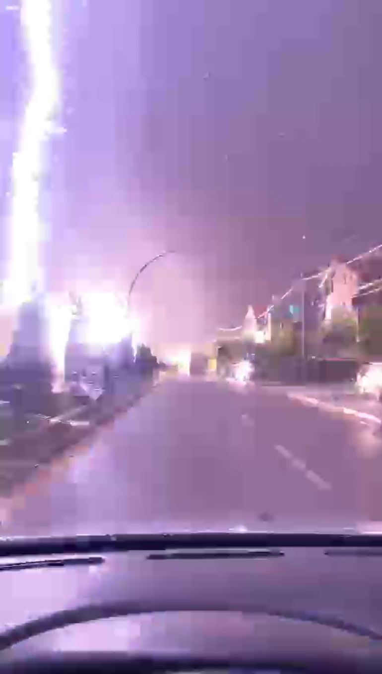 Boluda yıldırım düşme anları kameralarda