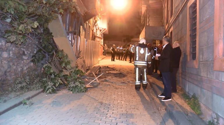 Fatihte, 2 katlı metruk binada kısmi çökme