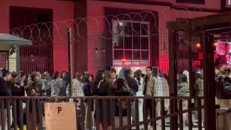 Tuzla’da, öğrenci yurdundaki yangın panik yarattı