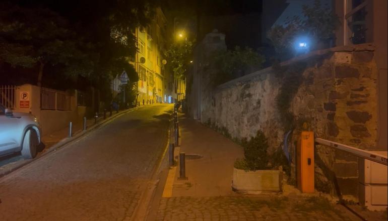 Beşiktaş’ta eski Yeşilçam oyuncusu üniversite öğrencisi tarafından bıçaklanarak öldürüldü: Şüphelinin kaçış anları kamerada