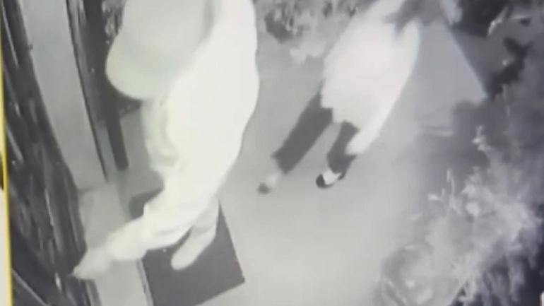 Beşiktaş’ta eski Yeşilçam oyuncusu üniversite öğrencisi tarafından bıçaklanarak öldürüldü: Şüphelinin kaçış anları kamerada