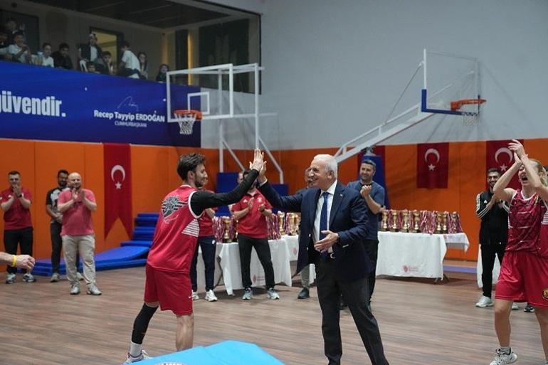 Geleneksel Ümraniye Spor Oyunları’nın kapanış ve ödül töreni yapıldı