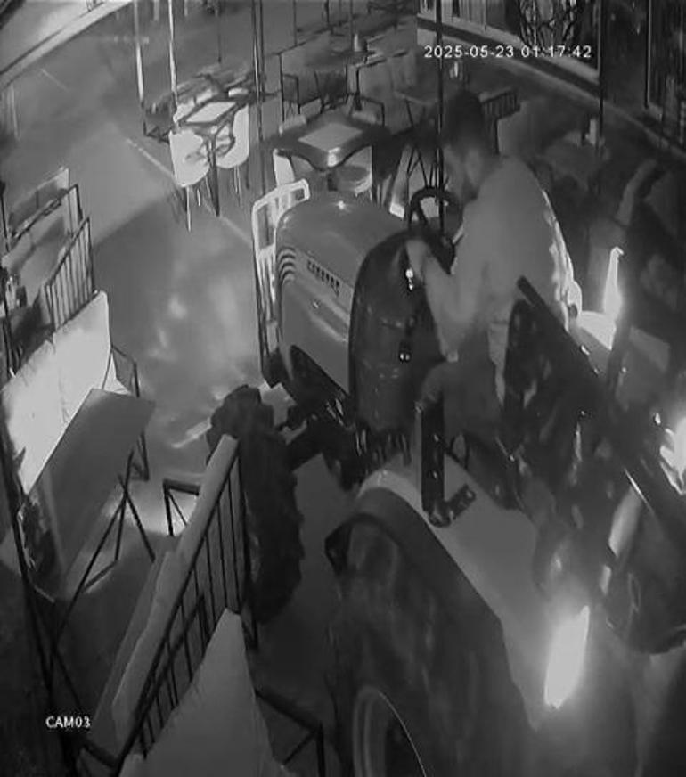 Traktörle kafeye girip, tur attı; o anlar kamerada