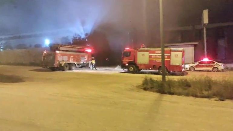 Bursada orman ürünleri fabrikasındaki yangın söndürüldü