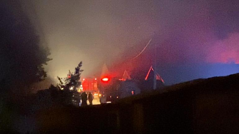 Bursada mobilya imalathanesindeki yangın söndürüldü