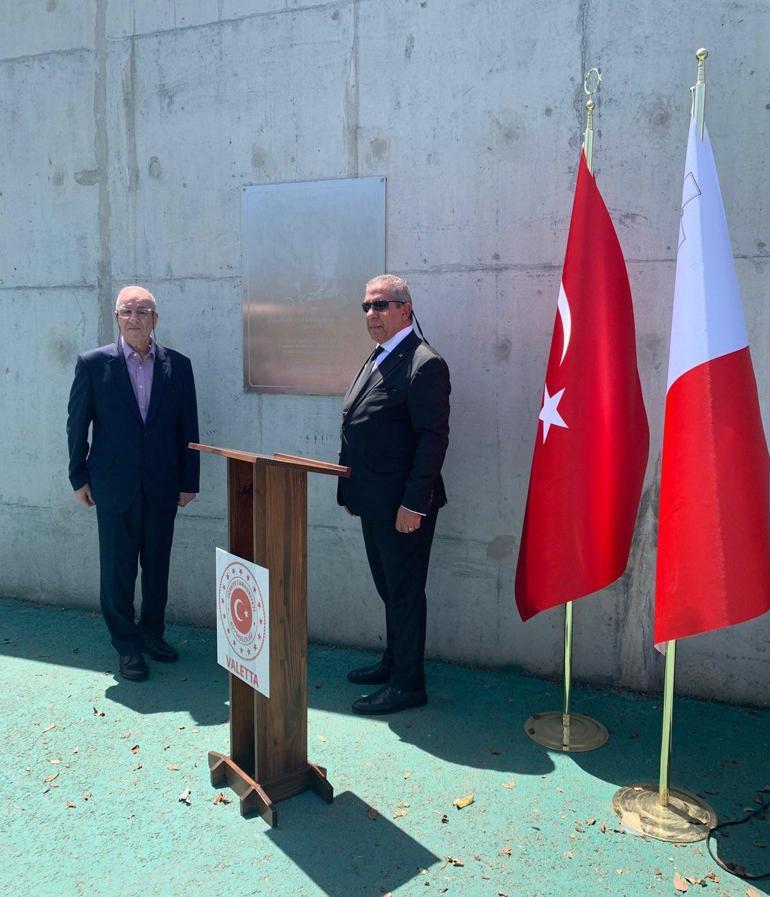 Avrupada bir caddeye ‘Atatürk’ ismi verildi