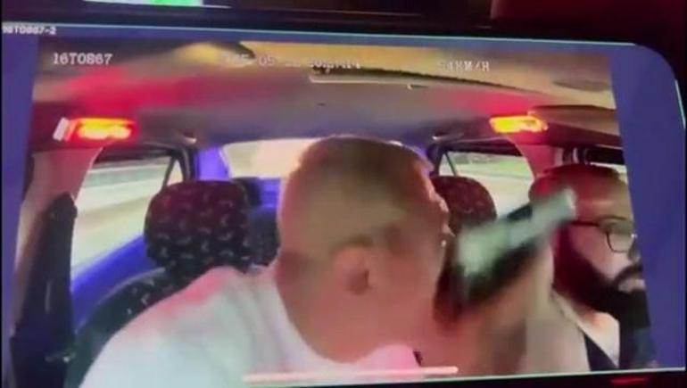 Taksiciyi silahla tehdit eden şüpheli tutuklandı; olay anı kamerada