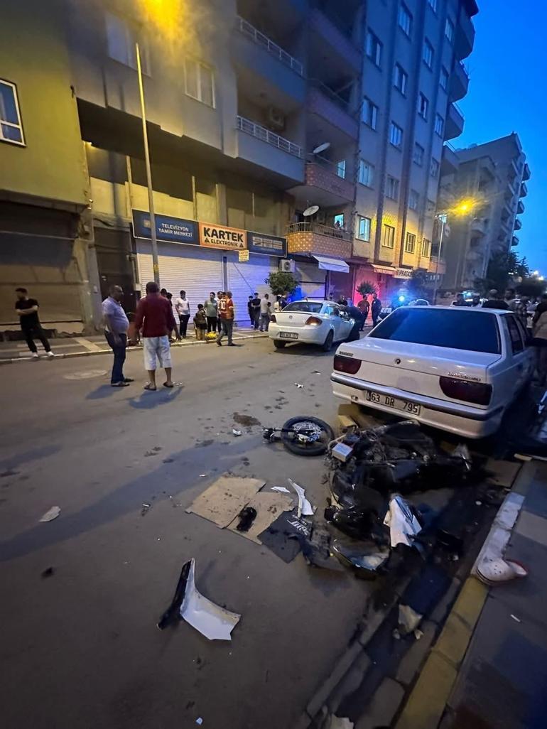 Motosiklet sürücüsünün ağır yaralandığı kaza kamerada