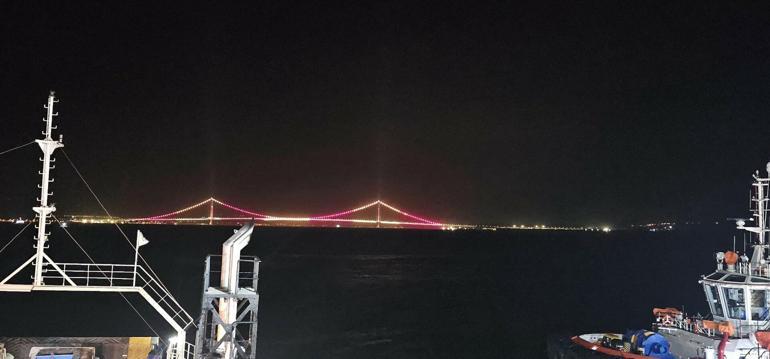 1915 Çanakkale Köprüsü sarı-kırmızı renklere büründü