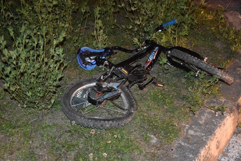 Bisikletle yolun karşısına geçmek isteyen Eymen, kamyonetin çarpmasıyla öldü
