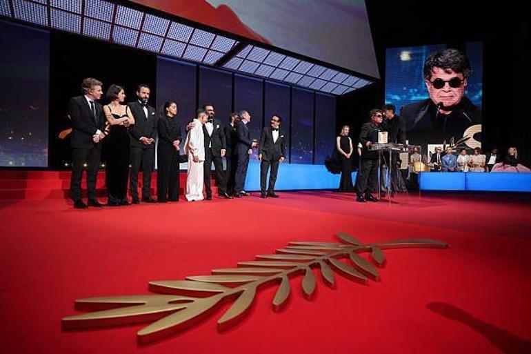 Altın Palmiye Ödülünün sahibi İranlı yönetmen Jafar Panahi oldu