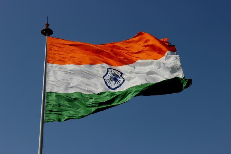 Pakistan ve Hindistan hava sahalarına yönelik yasakları bir ay uzattı