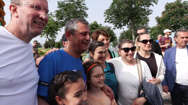 CHP Genel Başkanı Özgür Özel Kadıköydeki Halk Koşusuna katıldı