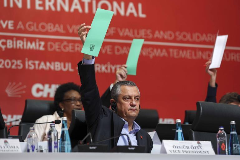 Özgür Özel, Sosyalist Enternasyonal Konsey Toplantısında konuştu