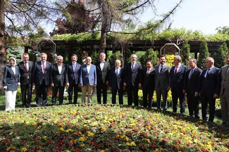 Bakan Işıkhan: Önceliğimiz işin geleceğinden önce, işçimizin geleceği