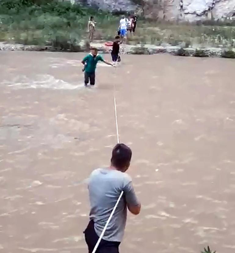 Kapıkaya Kanyonunda debinin yükselmesiyle mahsur kalan 35 kişiyi ekipler kurtardı