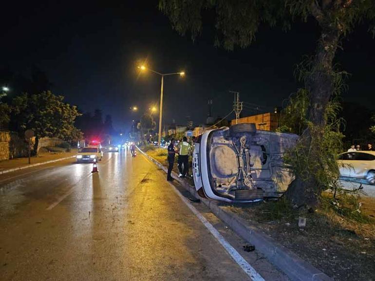 Adanada otomobil, taksiye çarptı; 5 yaralı