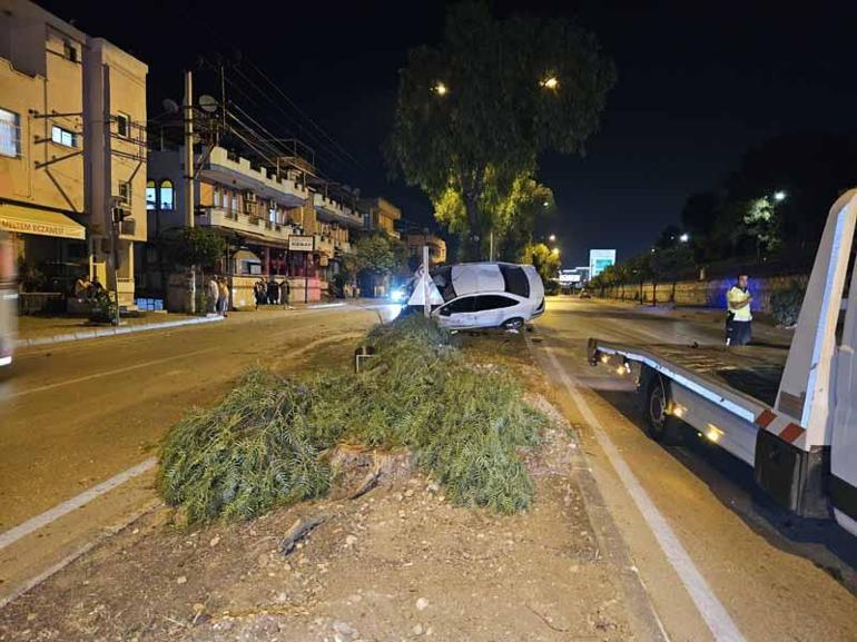 Adanada otomobil, taksiye çarptı; 5 yaralı