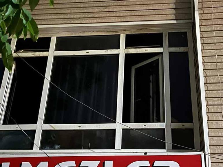 İş merkezinin 2nci katında kilitli kalan alkollü kişi, pencereden inmek isterken düştü