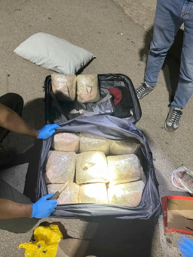 Erzincan merkezli 3 ilde uyuşturucu operasyonu: 20 kilo uyuşturucu ele geçirildi