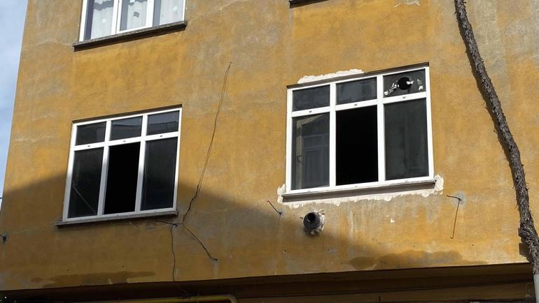 Evinde çıkan yangında ağır yaralandı; benzin ve kibrit bulundu