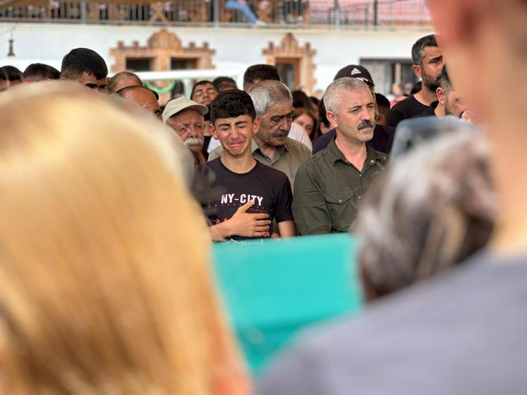 Tuncelide öldürülen cemevi başkanı ile yeğeni toprağa verildi