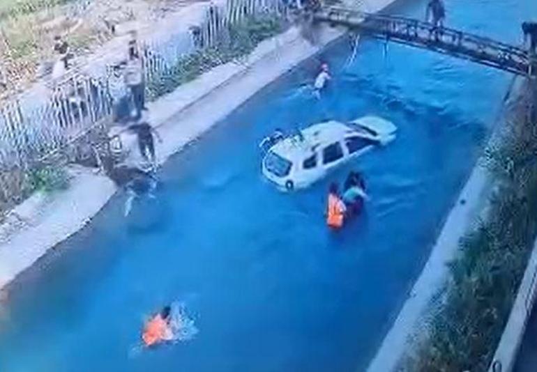 Sulama kanalına uçan cipteki 2 kişiyi çevredekiler kurtardı