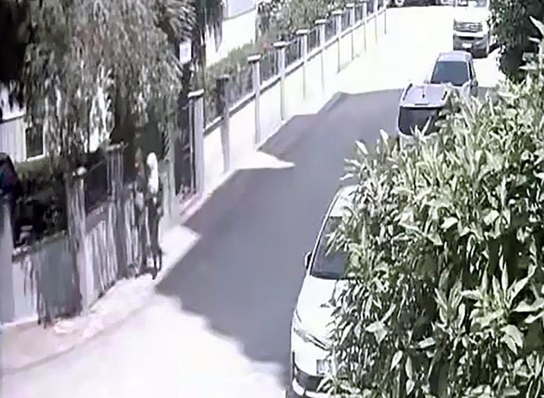 Yüzlerini eşarpla gizleyip, girdikleri dairelerden 1,5 milyon liralık altın çaldılar