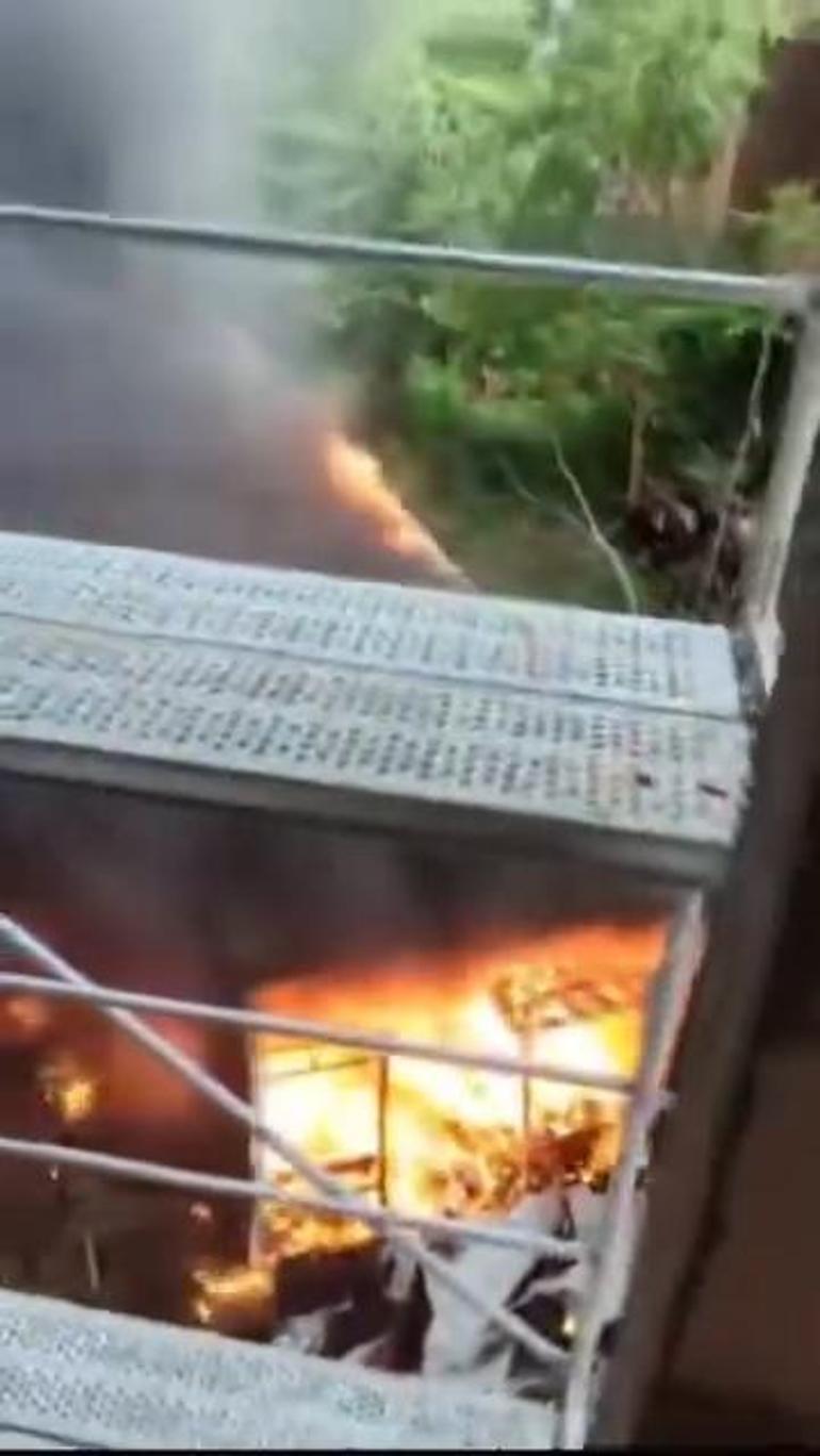 Eyüpsultanda işçi konteynerlerinde çıkan yangın söndürüldü