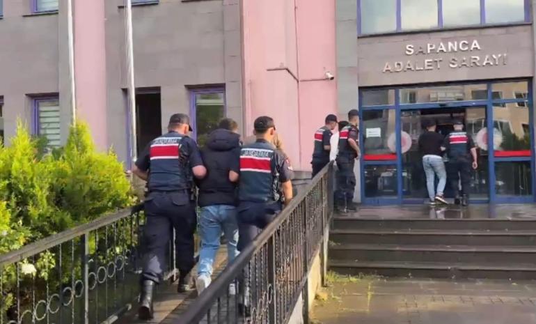 Sapancada 2 kişiyi yaralayan maskeli 4 şüpheli yakalandı; saldırı kamerada