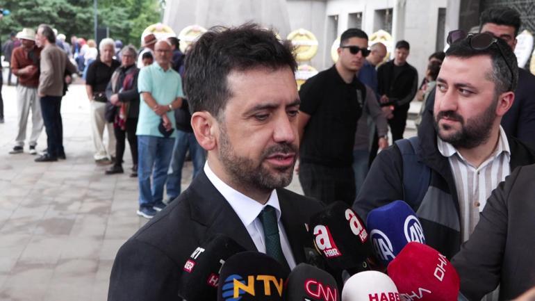 Sanatçı İlhan Şeşen son yolculuğuna uğurlandı