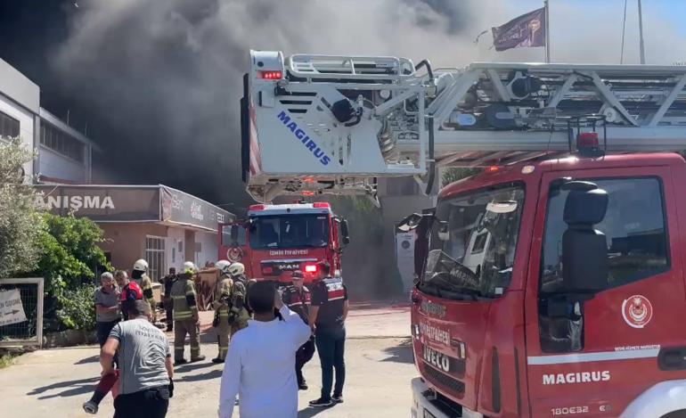 İzmirde sandalye fabrikasındaki yangın kontrol altına alındı