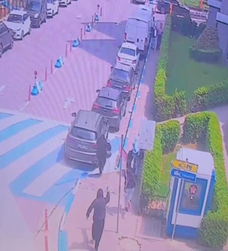 Bağcılar’da iş insanını takip edip 4 milyon lirayı gasbettiler; o anlar kamerada