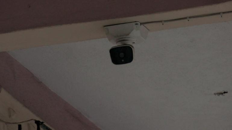 Bağcılar’da sokakta oynayan 3 yaşındaki çocuğa otomobil çarptı