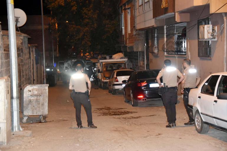 Polisin Dur ihtarına ateş açarak karşılık verdi; bacağından vurularak yakalandı: O anlar kamerada