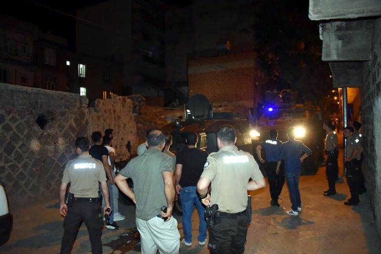 Polisin Dur ihtarına ateş açarak karşılık verdi; bacağından vurularak yakalandı: O anlar kamerada