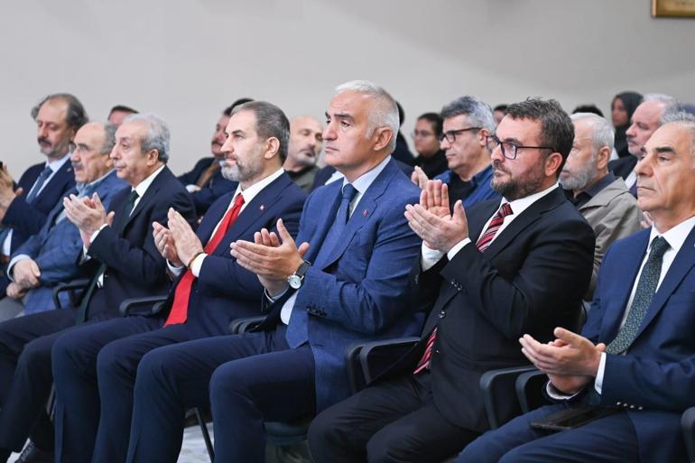 Bakan Ersoy: Sezai Karakoçun hayatında bir hazine saklıdır