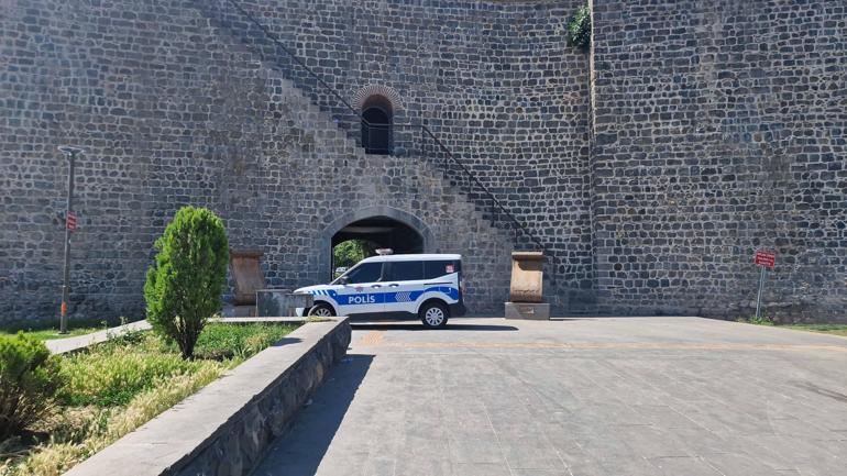 Diyarbakırda surlara asılan İmamoğlu pankartlarına polis el koydu