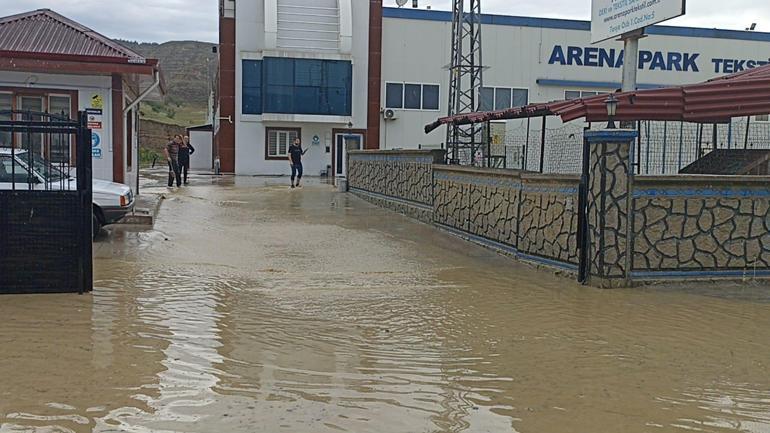 Kastamonuda sağanak; sanayi bölgesinde üretim durduruldu
