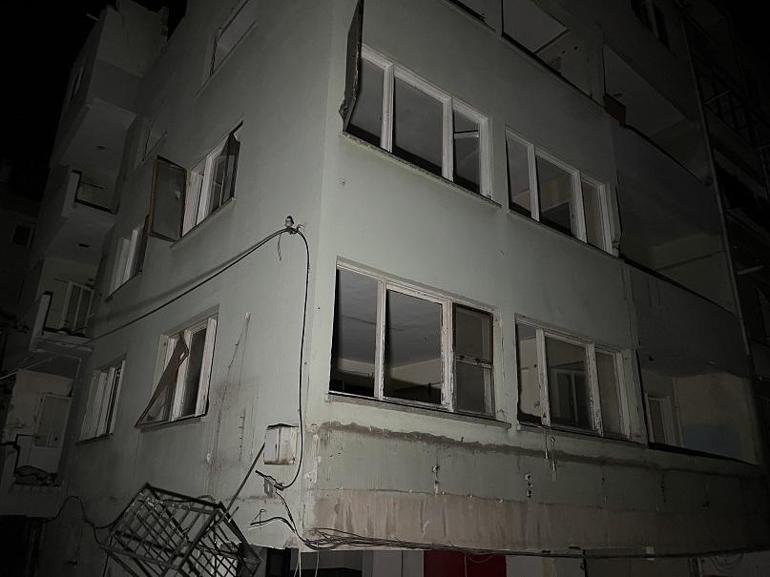 İzmirde metruk binada poşetler içerisinde 3 kafatası ve kemik parçaları bulundu