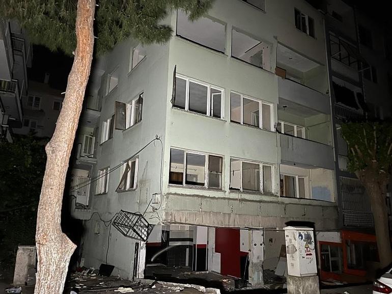 İzmirde metruk binada poşetler içerisinde 3 kafatası ve kemik parçaları bulundu