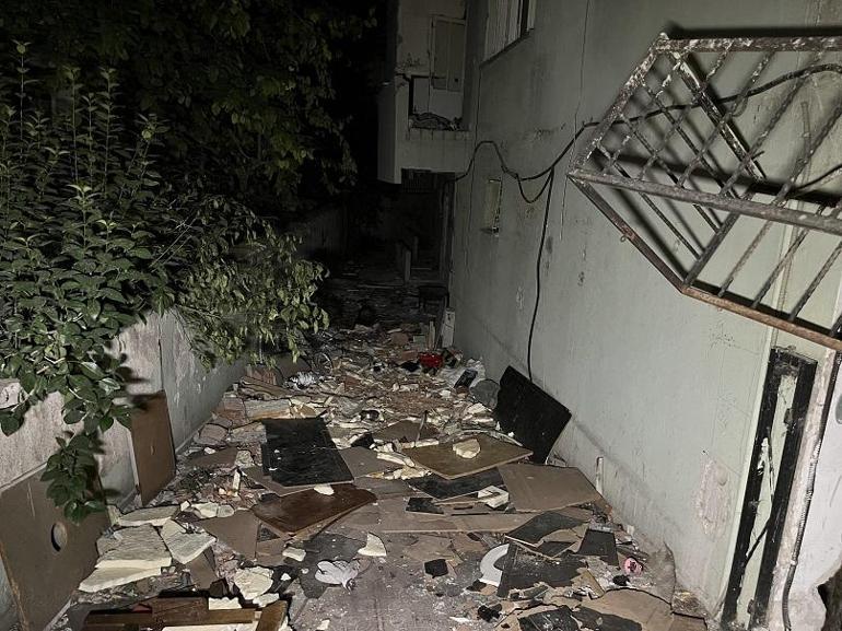 İzmirde metruk binada poşetler içerisinde 3 kafatası ve kemik parçaları bulundu