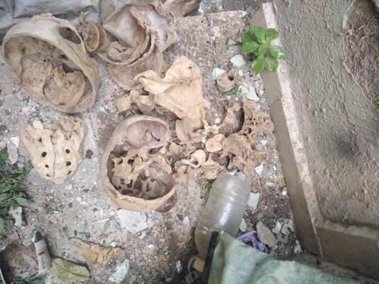 İzmirde metruk binada poşetler içerisinde 3 kafatası ve kemik parçaları bulundu