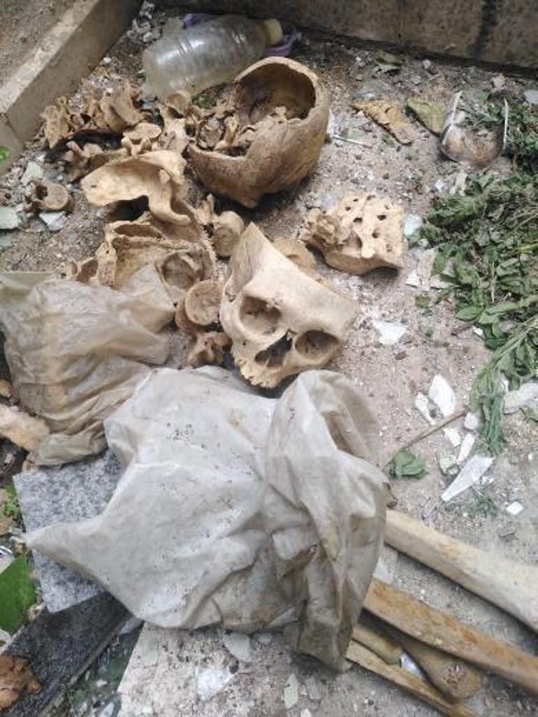 İzmirde metruk binada poşetler içerisinde 3 kafatası ve kemik parçaları bulundu