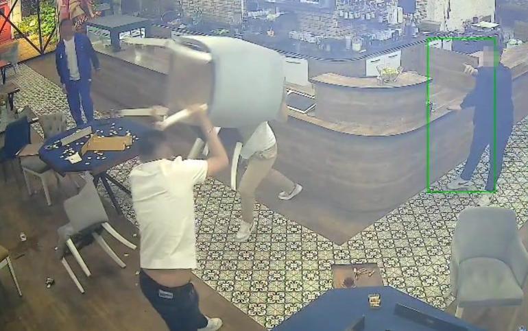 Istakalı, sandalyeli ve bıçaklı kavga; 5 yaralı, 2 tutuklama