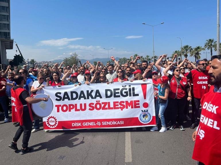 İzmirde grevin ikinci gününde duraklarda yine yoğunluk oluştu