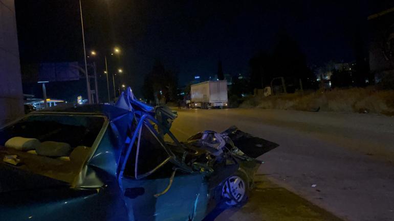 Bursada TIRa arkadan çarpan otomobil hurdaya döndü; sürücü ağır yaralı